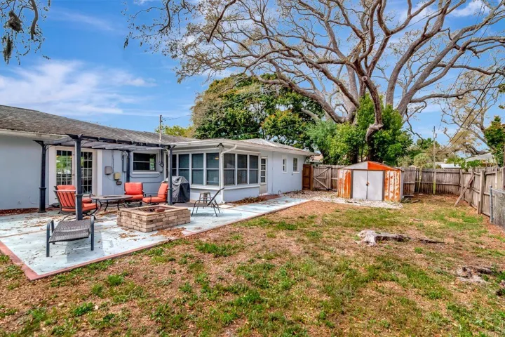 Spacious backyard!