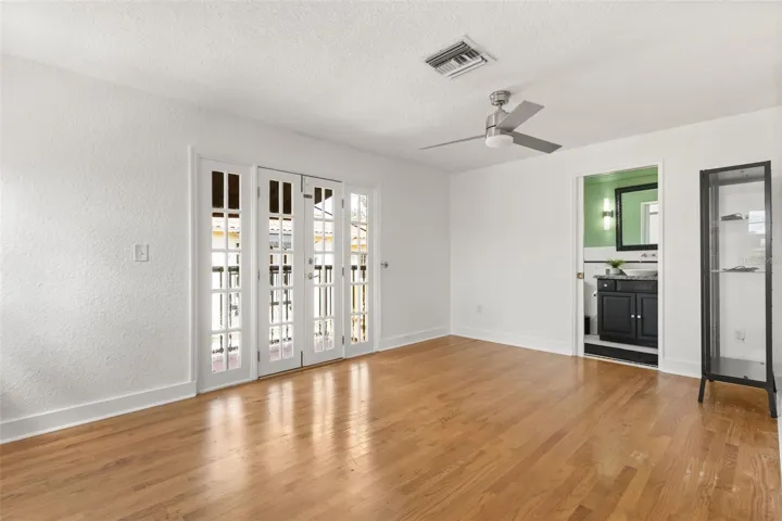 Secondary bedroom