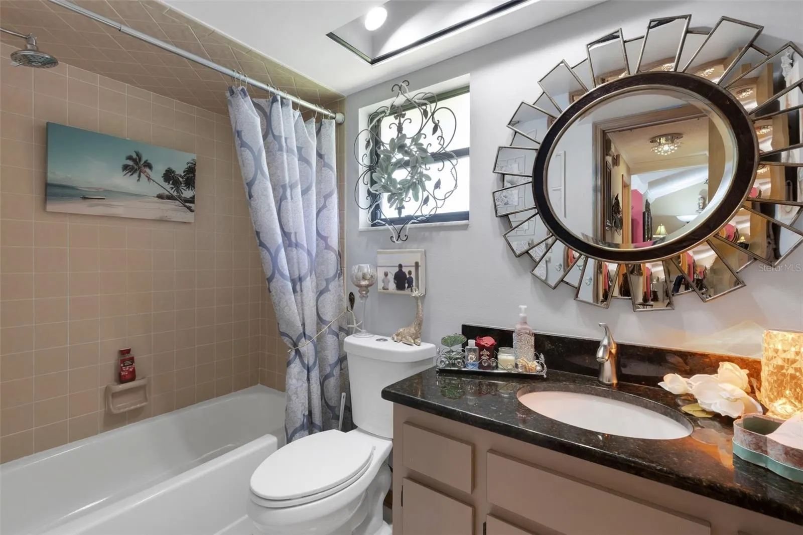 HALL/GUEST BATH