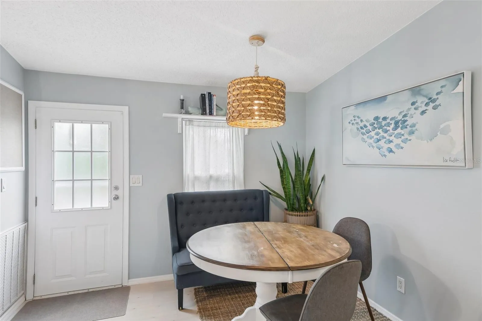 Dining Entry