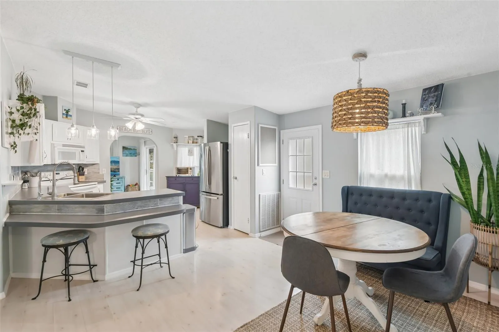 Kitchen with Eat-in Dining