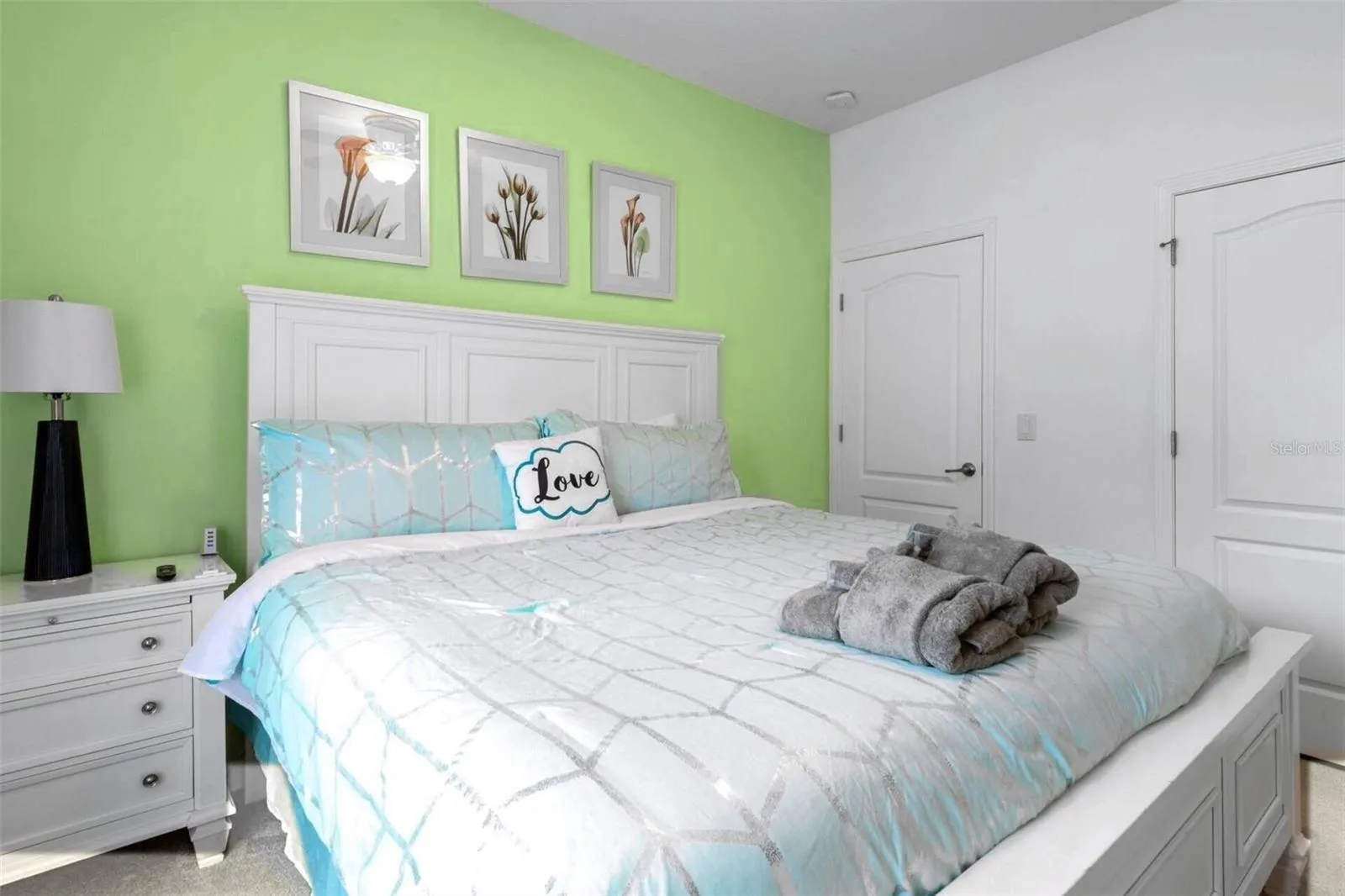 Bedroom 1 - king bed