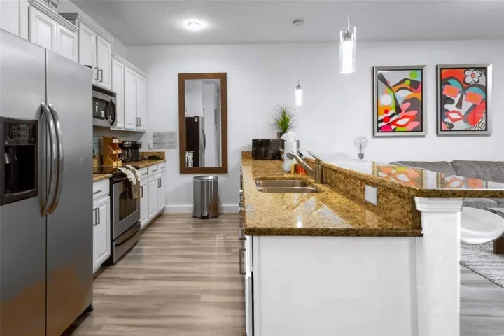 Full kitchen
