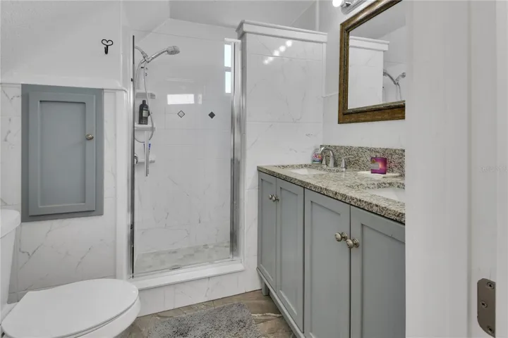 UPSTAIRS BATHROOM