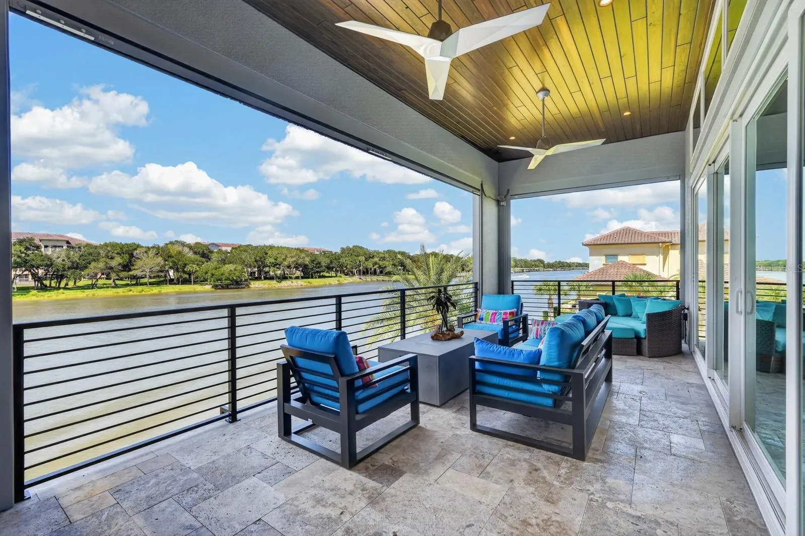 NDOORS OR OUT… THIS FLOOR LIVES BIG.Walls of glass carry the living space right onto the covered balcony.