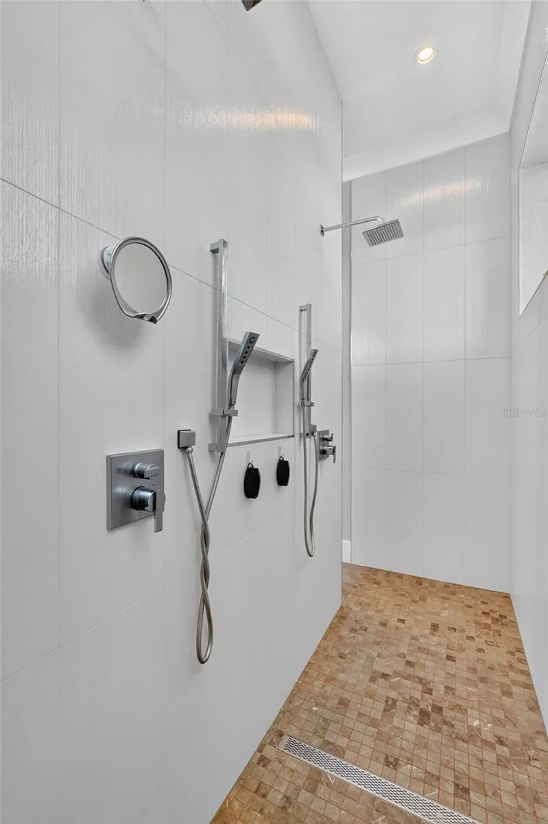 And this shower…Oversized, dual handhelds, rain shower and room to actually move.