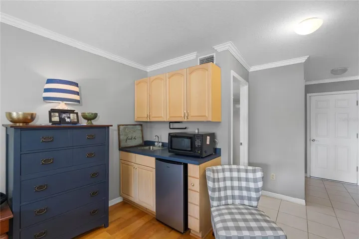 Perfect Mother-In-Law suite with Kitchenette