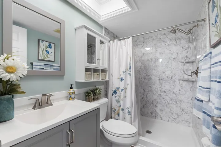 Mid-Level Bath