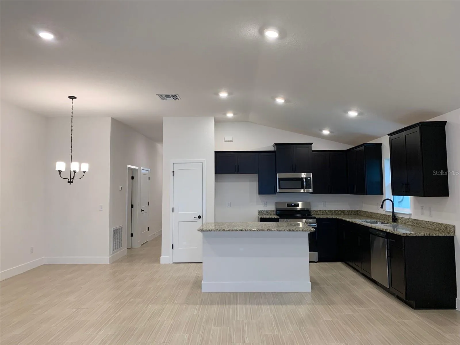 kitchen/dining area