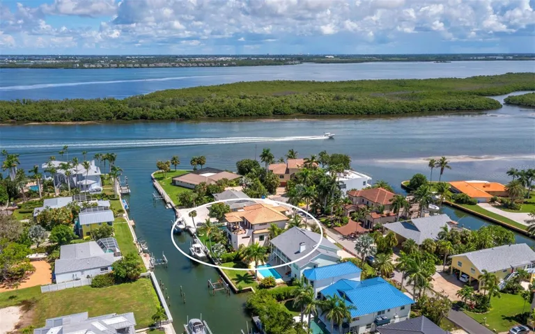 Situated just 2 in from the Bay, the proximity to the intracoastal makes for easy access and stunning views from almost every room