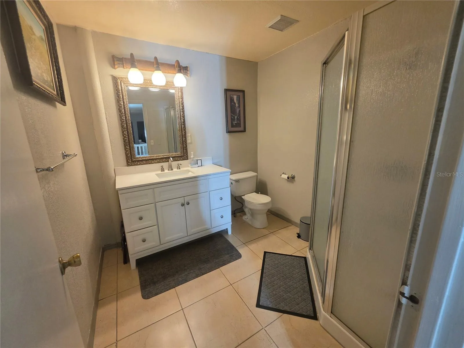 Up stair bathroom