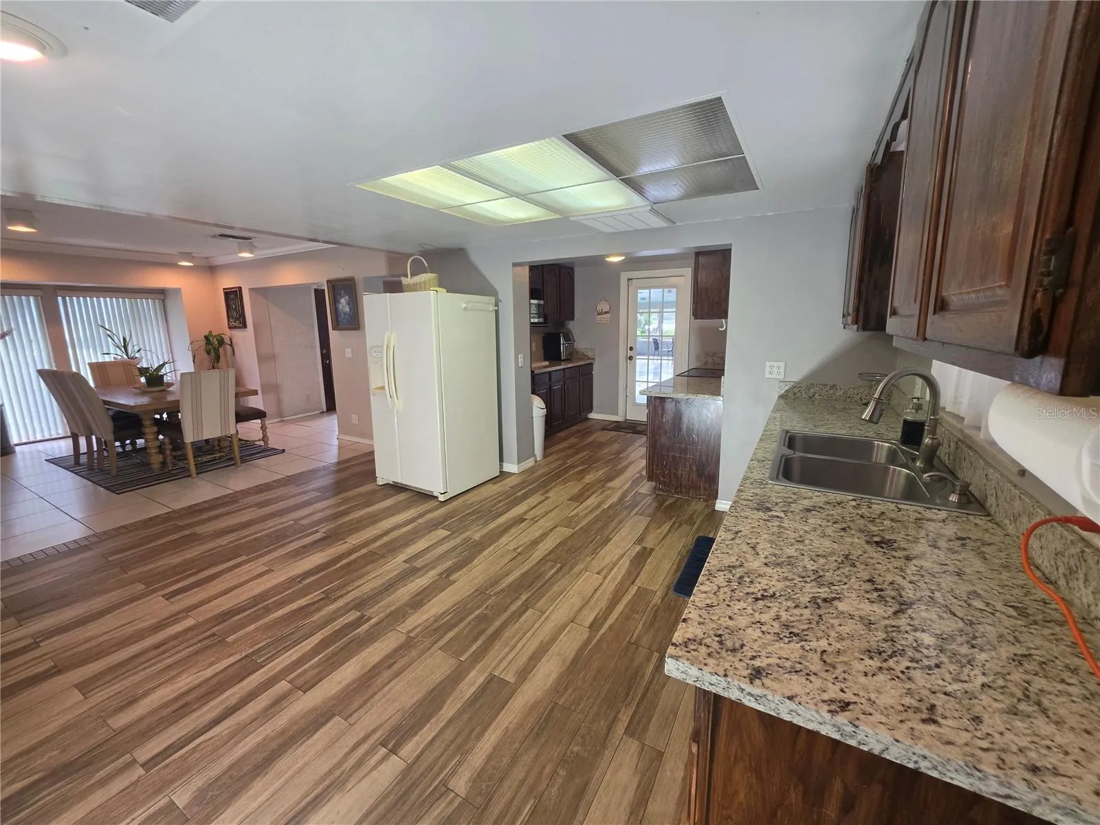 Main unit kitchen