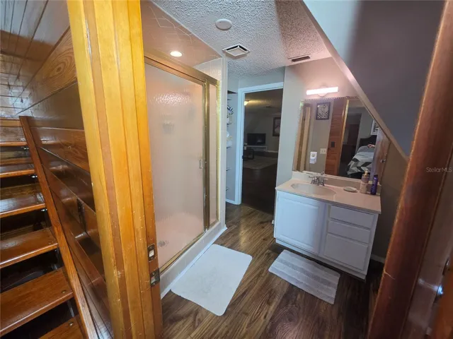 Up stair bathroom