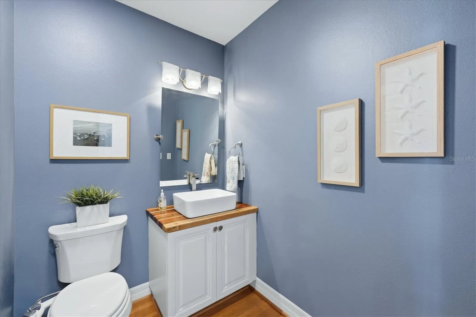 2nd Floor Half Bath