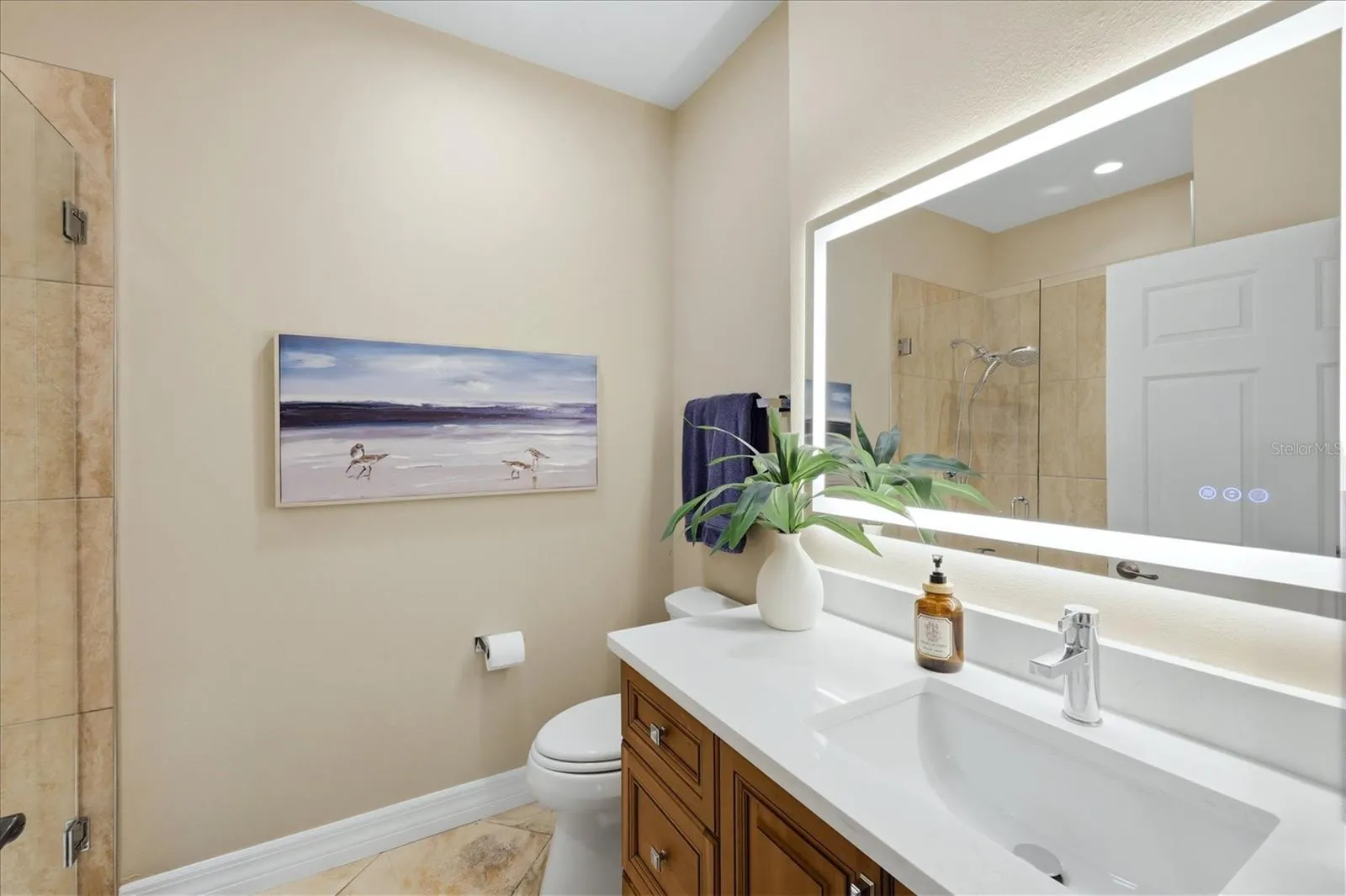 1st Floor Full Bathroom