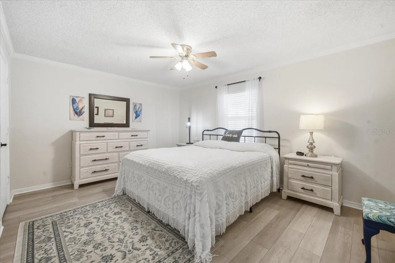 primary bedroon with king size bed