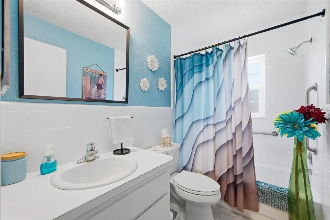 2nd bathroom with tub/shower combo