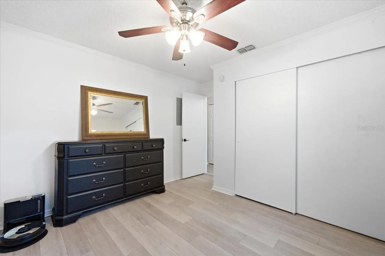2nd bedroom