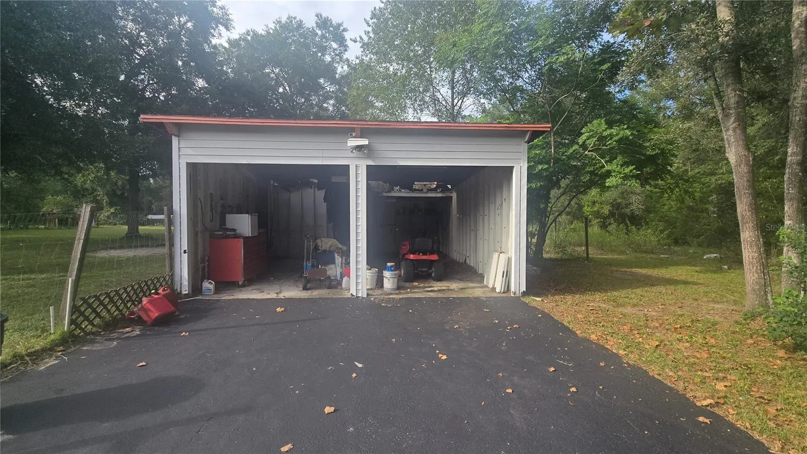 Detached garage that needs a new roof