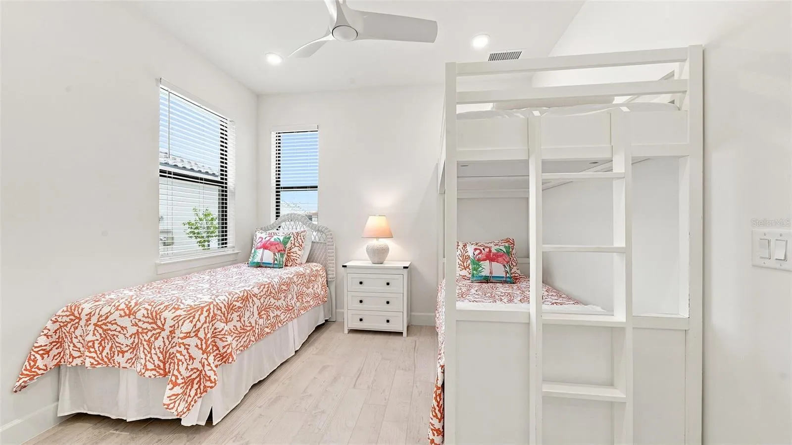 Den (3rd bedroom)