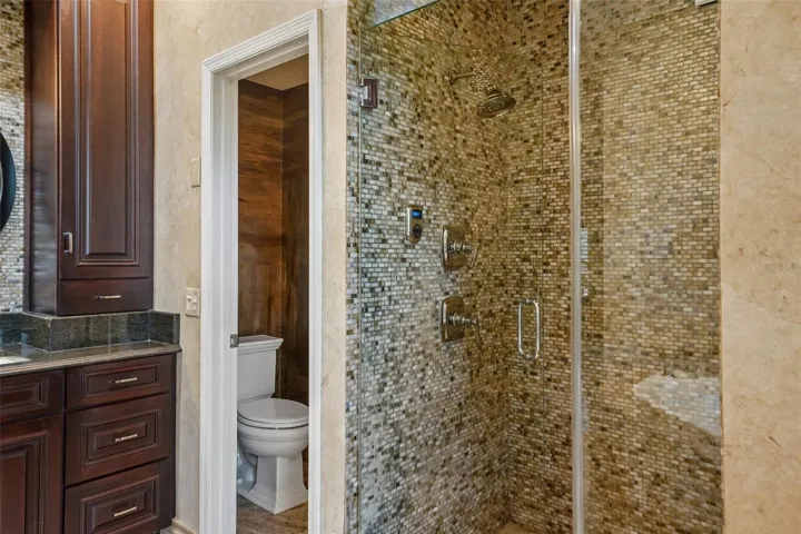 Primary En-suite Bathroom