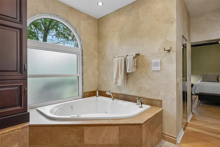 Primary En-suite Bathroom