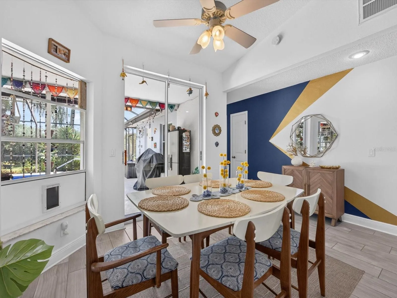Dining Space opens to the lanai