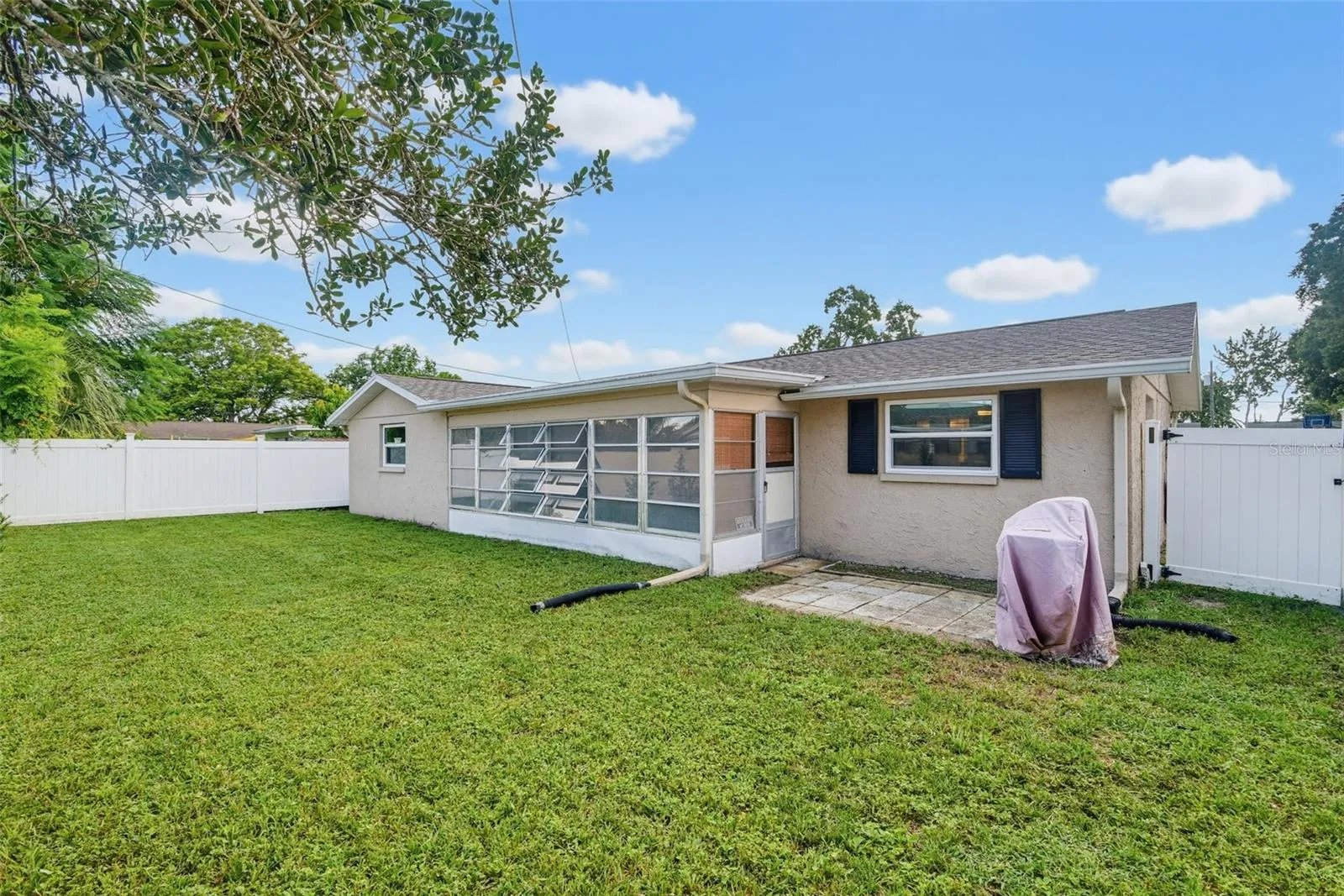 Lovely Fenced Rear Yard