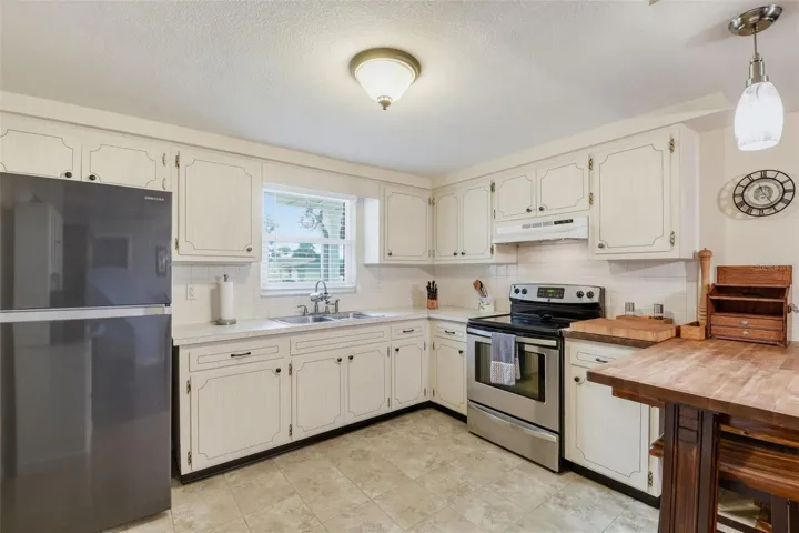 Spacious Kitchen