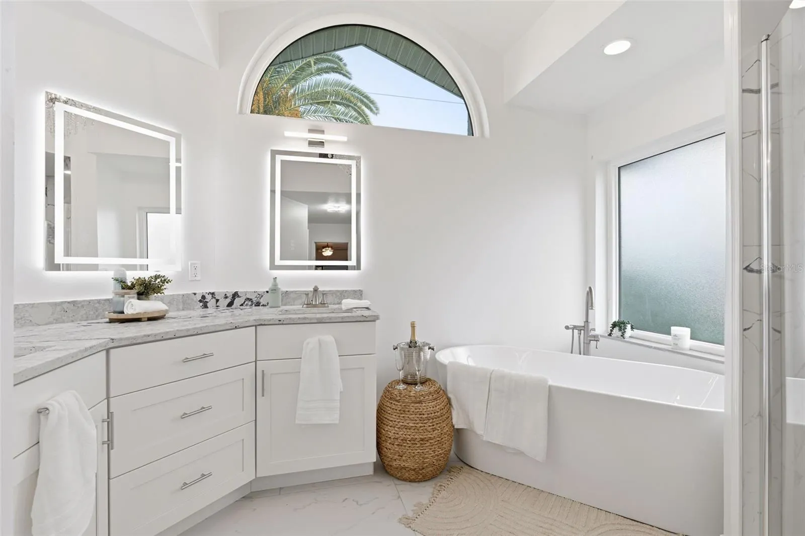 Primary en-suite bathroom