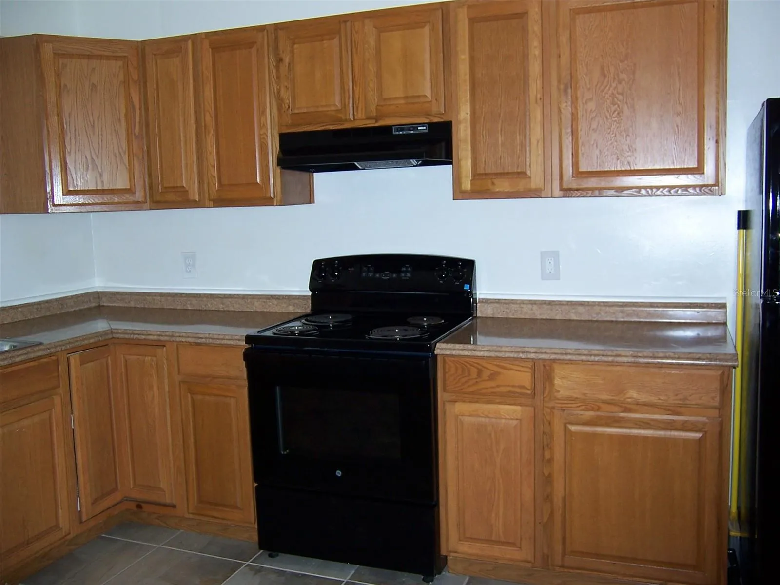 PLEANTY OF WORK SPACE IN KITCHEN