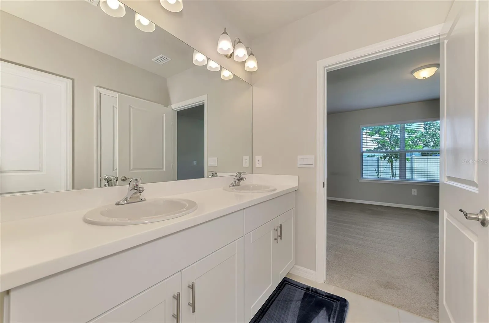 MASTER BATHROOM/DUAL SINKS
