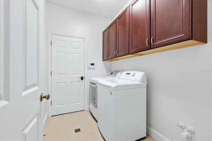 Laundry with Plumbing for Sink