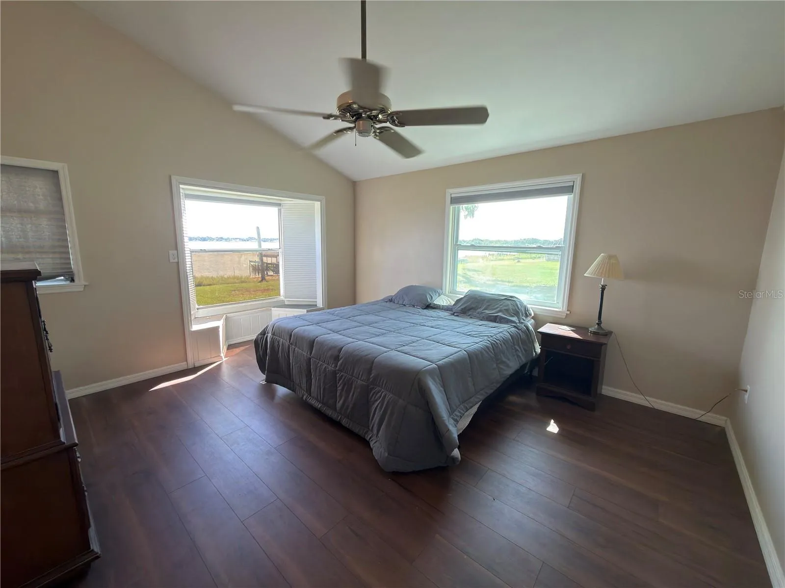 Master bedroom w/en suite