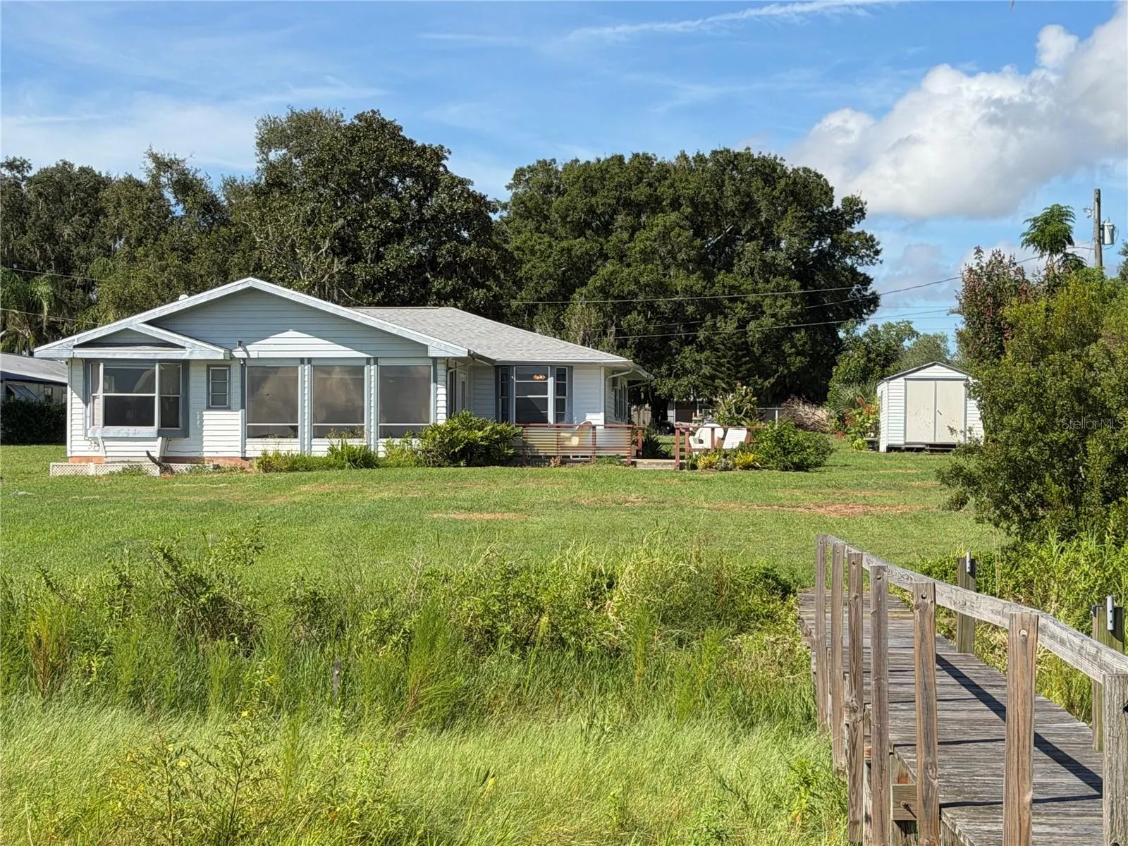 Lake house for rent