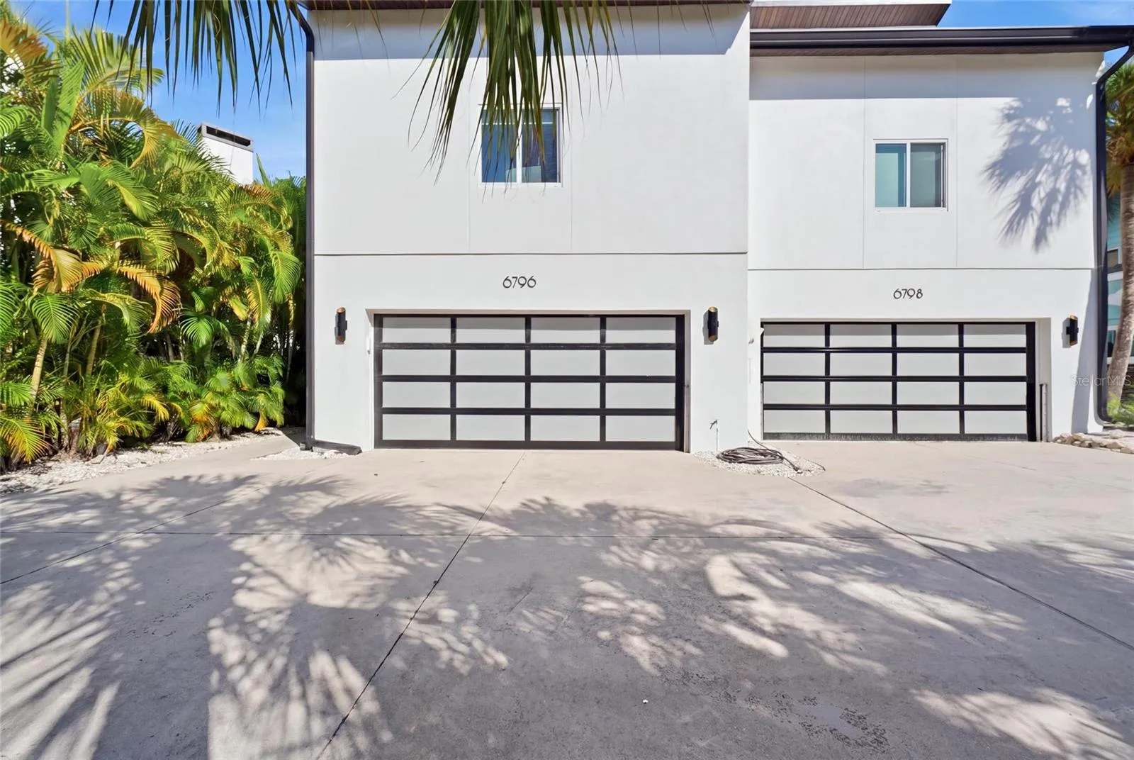 Unit 6796 Garage is rear load and cannot be seen from the road.