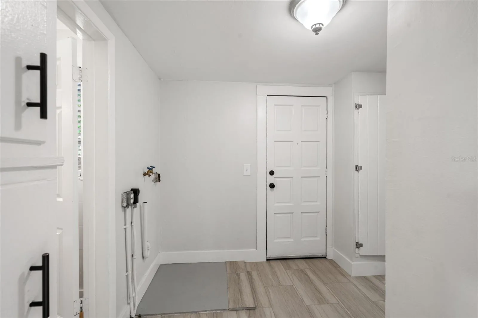 Laundry/mud room combo