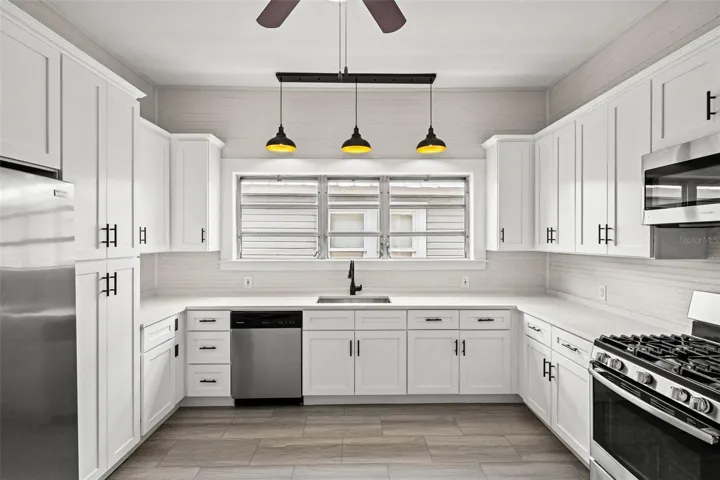 BRAND NEW kitchen!!
