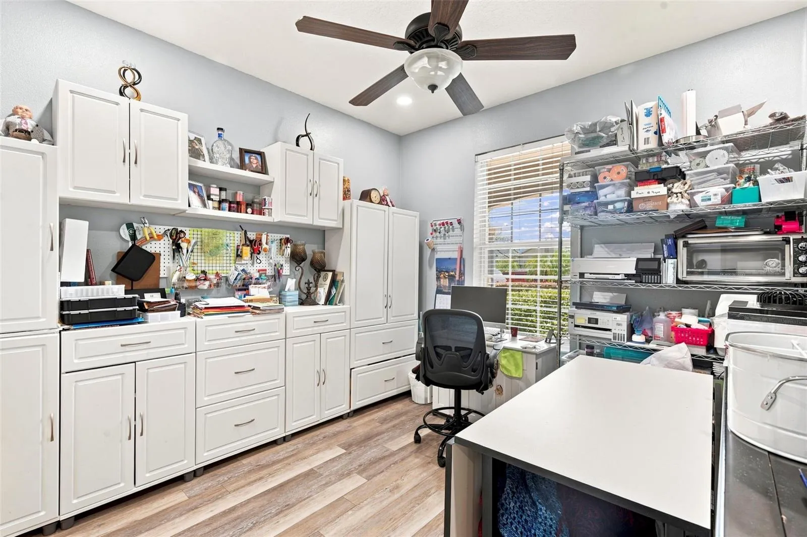 Front bedroom/Craft room cabinets can stay or go