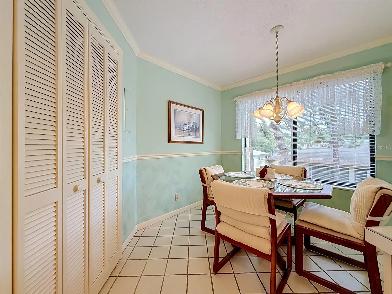 Breakfast Nook - Laundry Closet