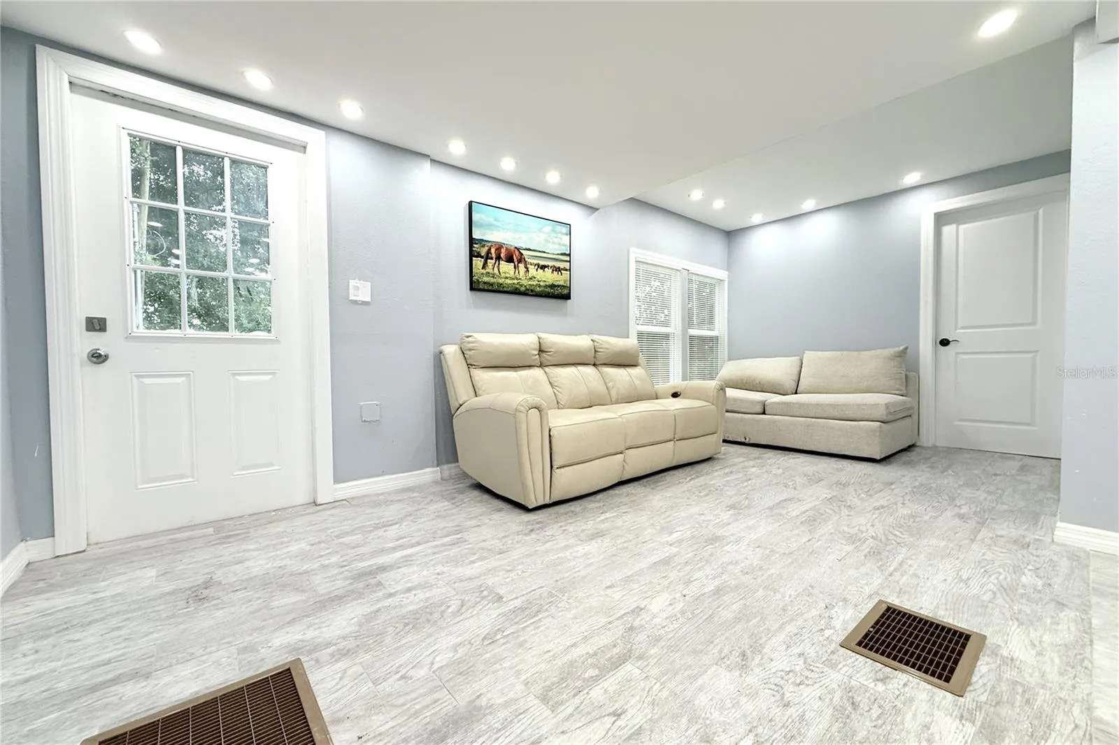 LIVING ROOM EXIT  TO DECK AND BACK YARD