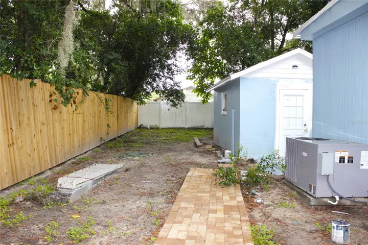 ENTRNACE LAUNDRY ROOM/GYM/MAN CAVE