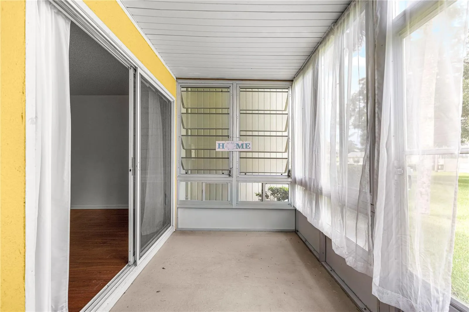 enclosed sun room