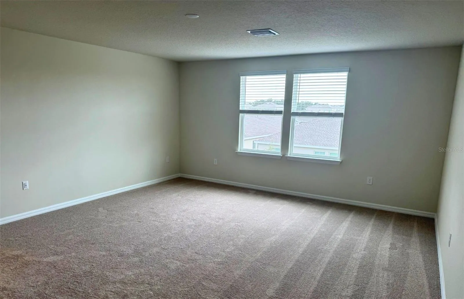 Actual home photo. Colors, finishes, textures and options may appear differently in person due to variations in monitors and viewing devices.