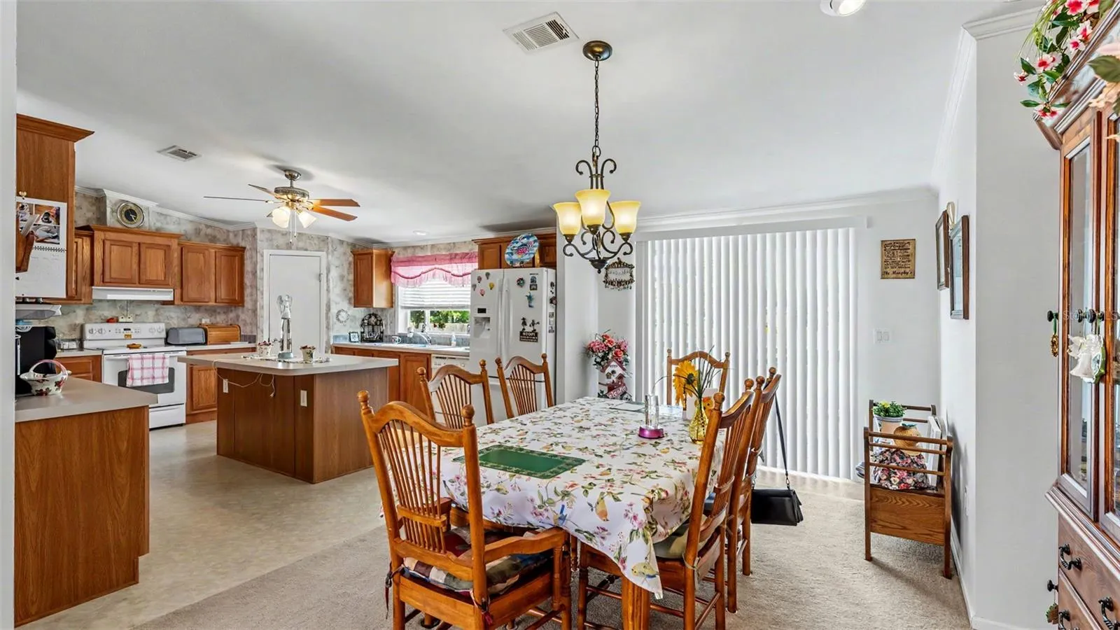 dining room/kitchen