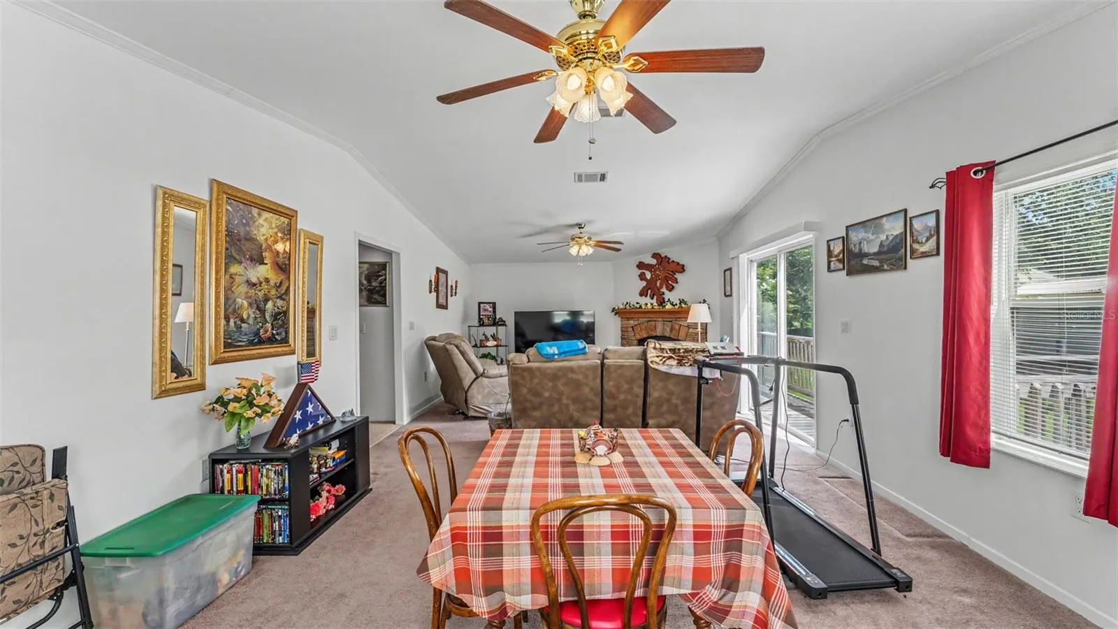 2nd family/living room