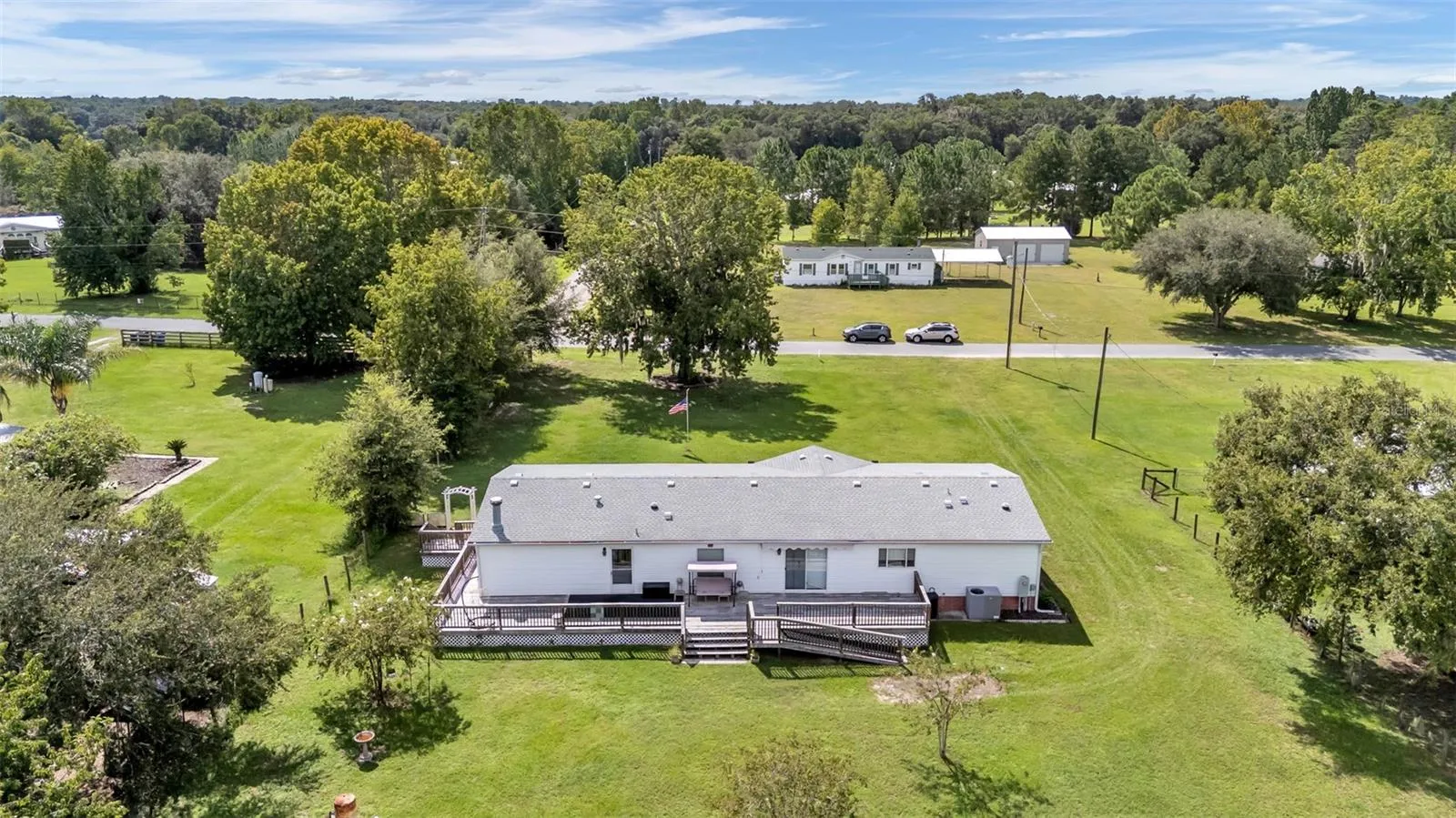 back of the home showing full deck