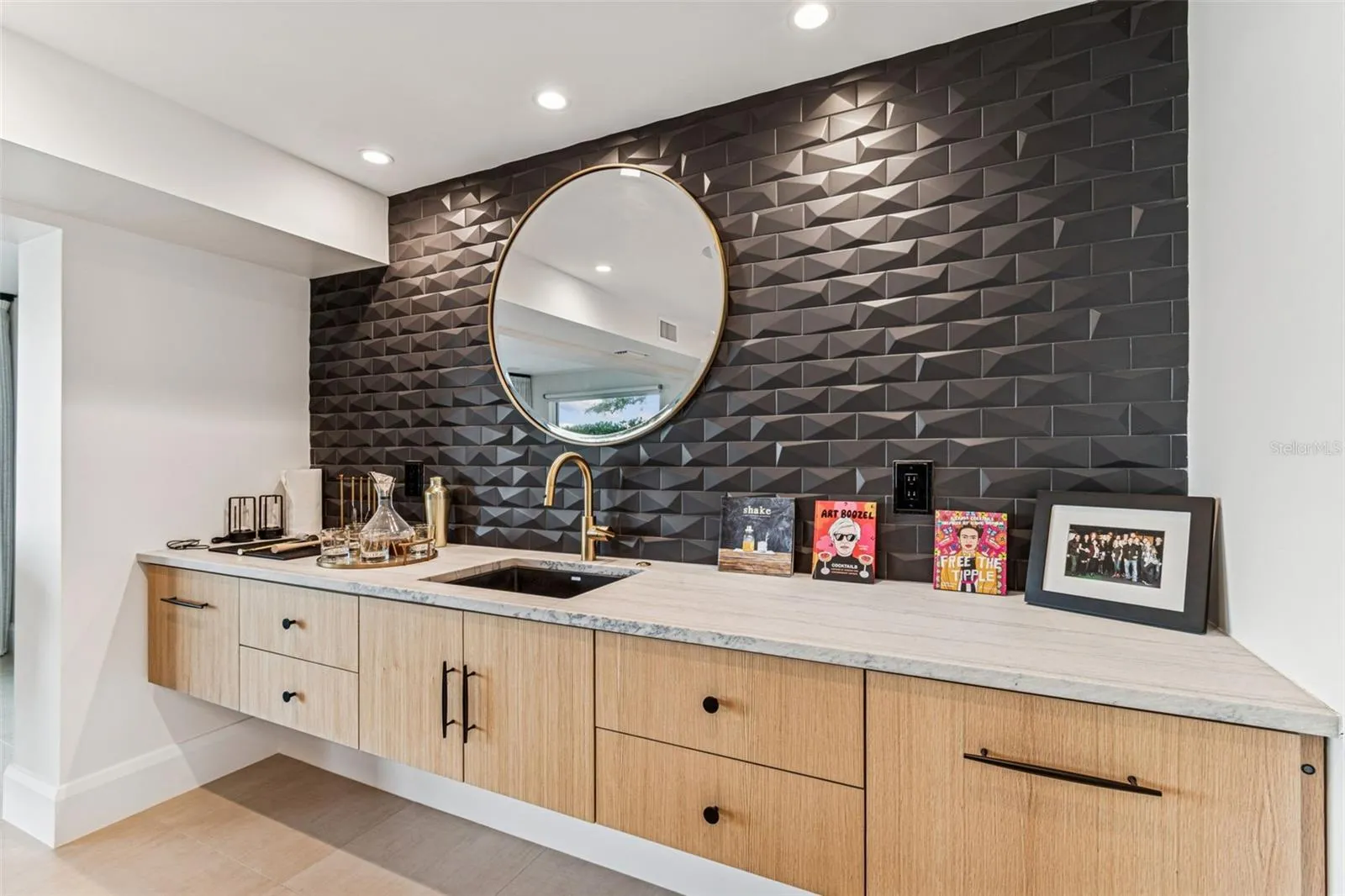 Wet Bar/First Floor