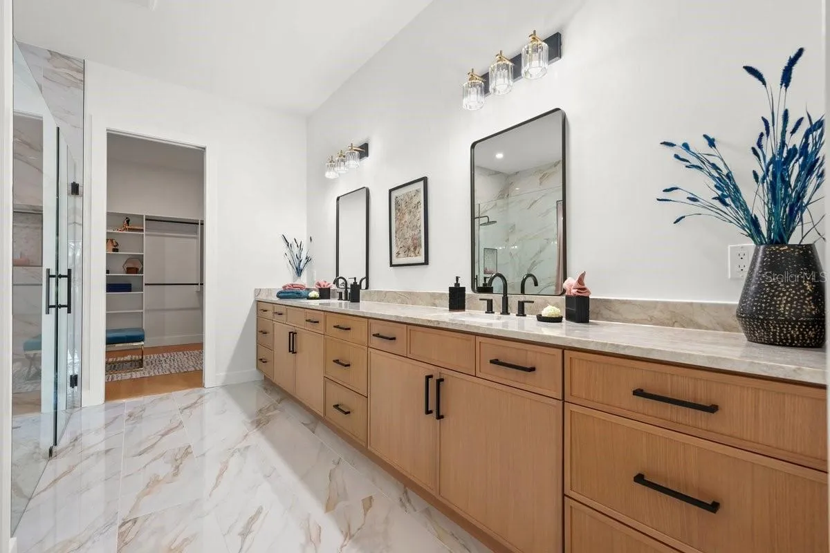 Primary Suite: Bathroom