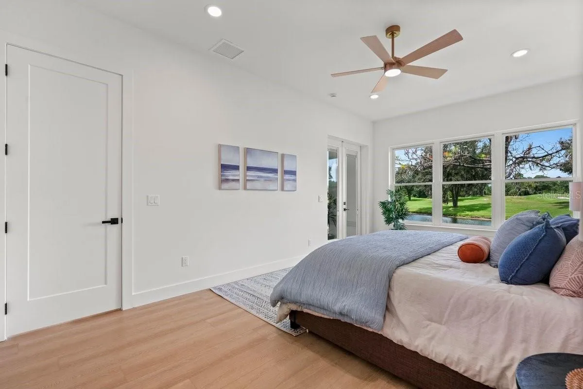 Primary Suite: Bedroom